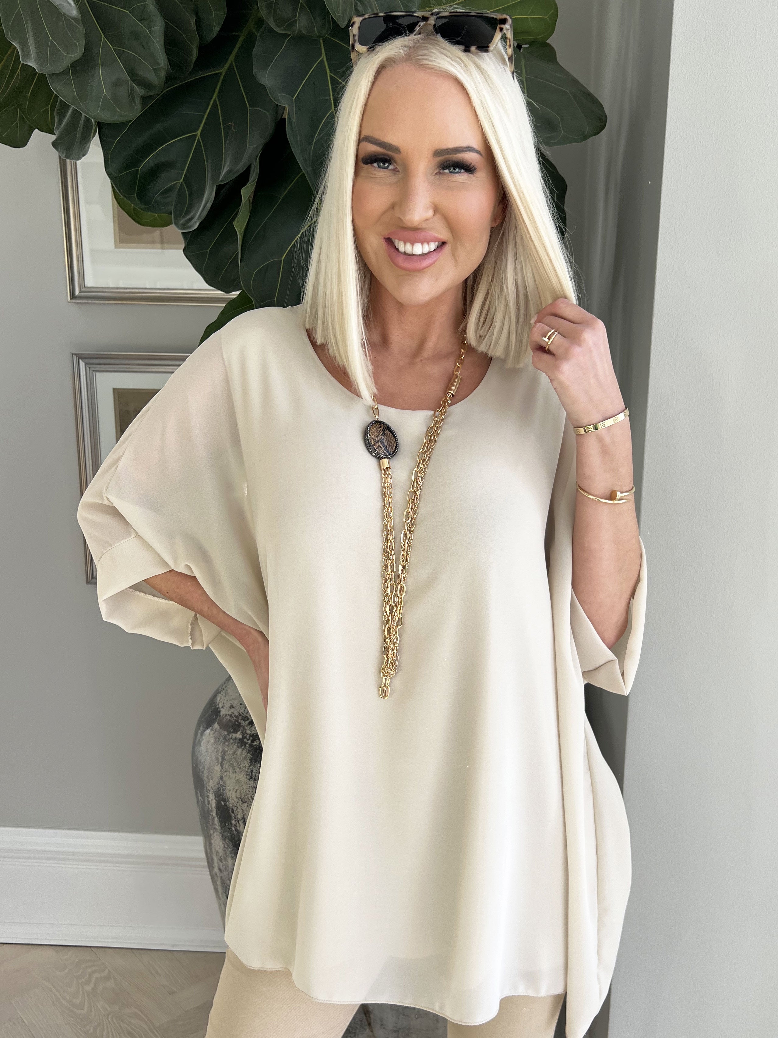 Patty - Söt tunika med chiffonglager på utsidan